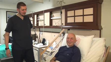 75 yaşında ‘minimal invaziv’ yöntemiyle bypass olan hastaya doktorlardan mesaj: "Bu seni 40 sene götürür"