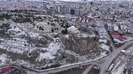 Uçurumun kıyısındaki türbede Ramazan yoğunluğu yaşanıyor