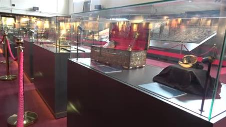 Kutsal emanetler Sivas’ta sergilendi, görmek isteyen vatandaşlar uzun kuyruk oluşturdu