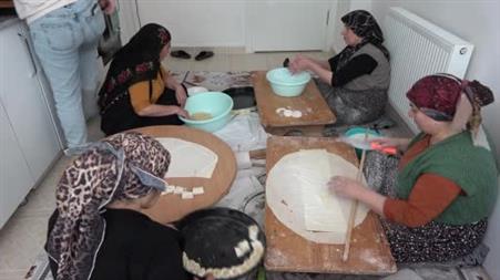 Yozgatlı kadınlar bir araya geliyor, bayram sofraları imece usulü tatlanıyor