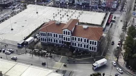 Eczacılık ve sağlığın sembolü sayılan 791 yıllık kadehe sarılı yılan heykeli bu müzede sergileniyor
