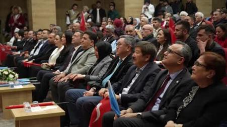 Niğde’deki Nevruz etkinliklerinde Türk dünyası ezgileri sahnelendi