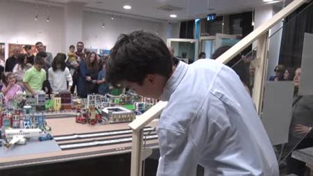 Ortaokul öğrencisi olan Batu’nun lego şehri müzede sergileniyor