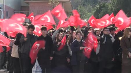 Öğretmenler 81 ilde bayraklarla ders başı yaptı