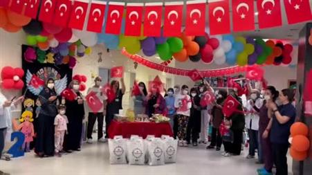 Onkoloji servisinde çocuklar ve aileleri gönüllerince eğlenip moral buldu