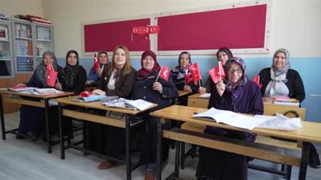 Niğde’de eğitimden uzak kalan kadınlar sıralara geri döndü