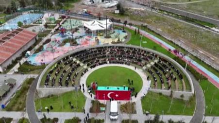 Atıklardan yaptıkları müzik aletleri ile konser verdiler