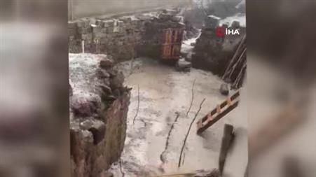 Ceviz büyüklüğünde yağan dolu ağaçlara zarar verdi