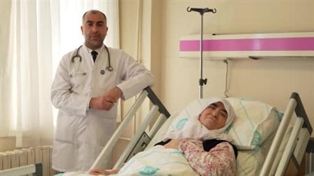 Sivas’ta hastanın göğüs duvarındaki 8 kiloluk tümör başarıyla çıkarıldı