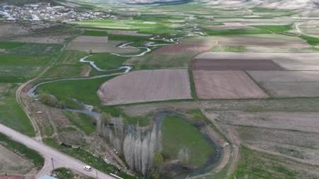 Bozkırda nadir görülen menderes ıslah öncesi dron ile görüntülendi