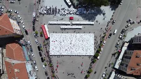 Karaman’da öğrencilerden "Yürüyen Sözlük" gösterisi