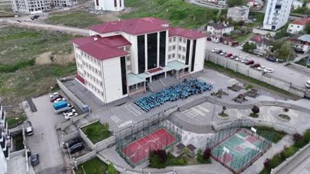 Sivas’ta 900 öğrenci eşzamanlı hareket etti, hep bir ağızdan "Feda Türkiye’m" dedi