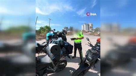 Eskişehir’de motosikletini bağlayan polis ile Antalya’da karşılaşan sürücü fotoğraf çektirdi