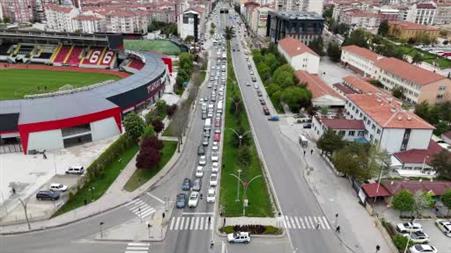 Türkiye’nin geçiş güzergahı Yozgat’ta bayram trafiği yoğunluğu