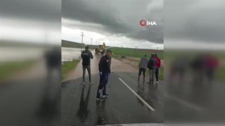 Kırşehir’de sağanak sele neden oldu