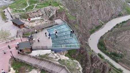 İç Anadolu’nun en yüksek cam terası dizleri titretiyor