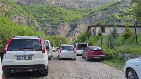 Derebağ Şelalesi’nde bayram coşkusu