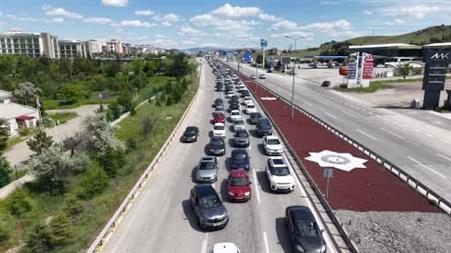Tatilin son gününde dönüş yoğunluğu arttı: 43 ilin bağlantı noktası havadan görüntülendi