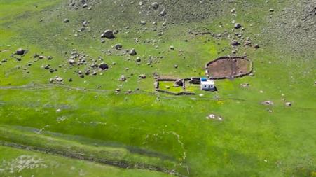 Niğde’de yağışlarla canlanan Ketençimen Yaylası doğaseverlerin gözdesi oldu