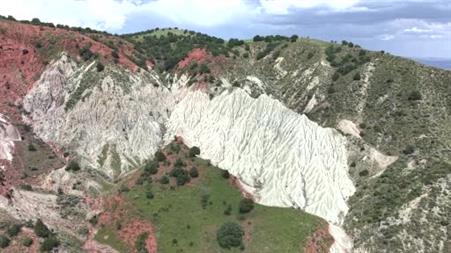 Bozkırın saklı yüzü: Doğanın mest eden izleri havadan görüntülendi