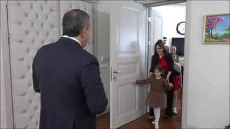 İhlas Haber Ajansı’nın haberiyle tüm Türkiye’nin tanıdığı görme engelli küçük müzisyen Nil, Milli Eğitim Bakanı Tekin’in ziyaret etti