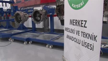 Meslek lisesine ’otomotiv eğitim laboratuvarı’