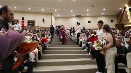 Geleceğin iletişimcileri mezuniyet heyecanı yaşadı