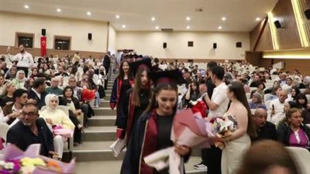 Yarım asrı devirdiler, cübbe giyip mezun oldular