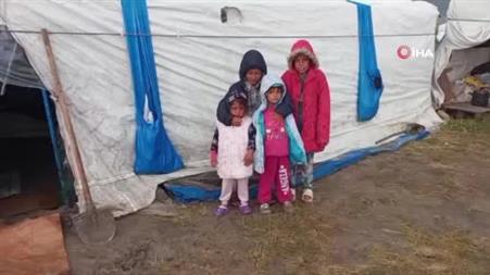 Çadırlarını su basan mevsimlik işçiler yardım bekliyor
