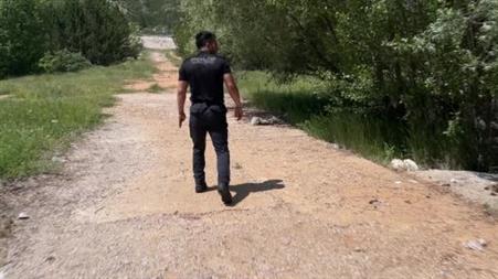 Dalgıç polislerden çevreye örnek davranış