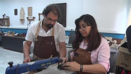 Manda ve koç boynuzları, usta ellerde takıya dönüşüyor