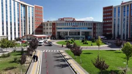 Yıllarca ağrı çekti, Sivas’ta başarılı operasyonla yüzü yeniden güldü