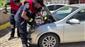 Yozgat’ta otomobile giren yılanı itfaiye ekipleri çıkardı
