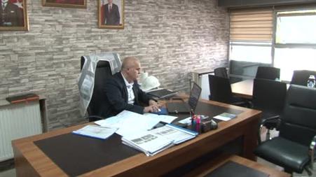 Sabah kafasında baretle inşaatta geziyor, akşam ise eldivenleri takıp ringe çıkıyor