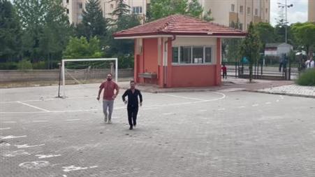 Karaman’da AYT heyecanı: 3’üncü üniversite için yarışan da vardı, kapıdan dönen de