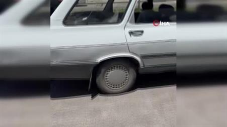 Aracın bagajındaki buzağıyı görünce merakla yaklaştı, gördüğü manzara karşısında şaşkınlığını gizleyemedi