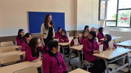 Minik yürekler, kalemleriyle Gazze’nin sesi oldular