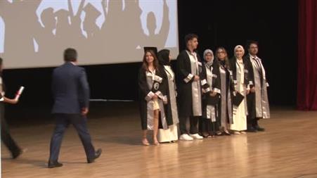 Bursa İl Emniyet Müdürü Gökce kızına diplomasını elleriyle verdi