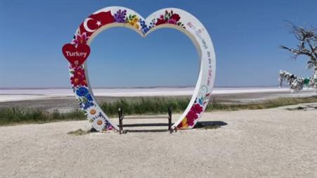 Tuz Gölü pembe renge büründü, turistler bölgeye akın etti