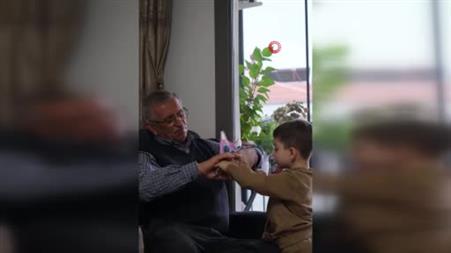 Bakan Kurum’dan depremzede Yusuf ve dedesine ziyaret