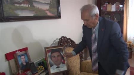 Şehit oğlunun adını 14 bin kitaplık kütüphaneyle yaşatacak