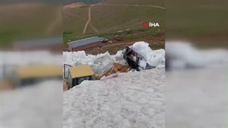 Sivas’ta temmuz ayında karla mücadele çalışmaları sürüyor