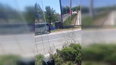 Eskişehir’de otomobil yol kenarına devrildi