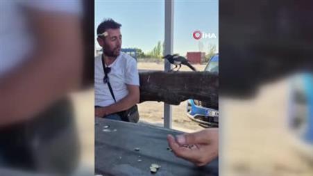 Ankara’da karganın masadaki parayı alıp kaçtığı anlar kamerada