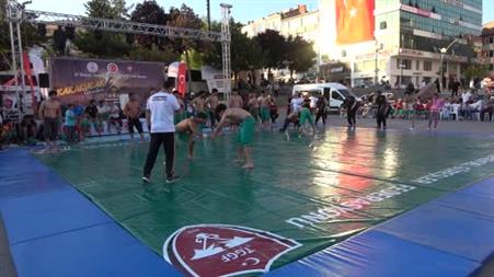 Yozgat’ta 15 Temmuz, ata sporu Karakucak Güreşleri ile anıldı