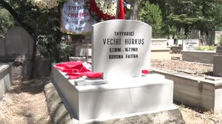 Vecihi Hürkuş kabri başında anıldı