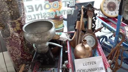 İçindeki ’ukde’ binlerce parçadan oluşan bir antika koleksiyonuna dönüştü