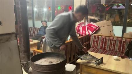 Türkiye sıcaktan kavrulurken Sivas’ta halen soba yakılıyor