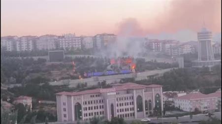 Ankara’da parkta çıkan yangın söndürüldü