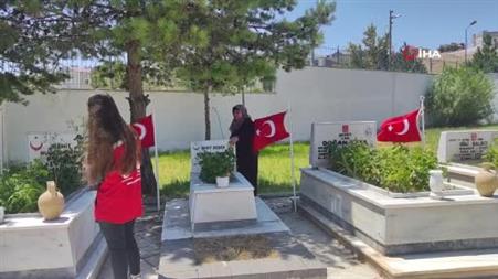 PKK’nın şehit ettiği 11 aylık Bedirhan bebek ve annesi unutulmadı